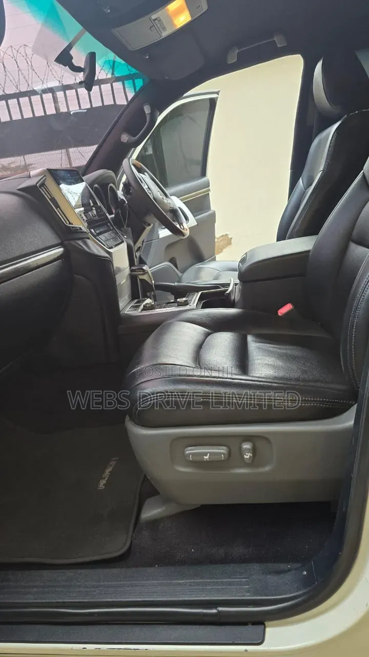 Toyota Land Cruiser 2008 White