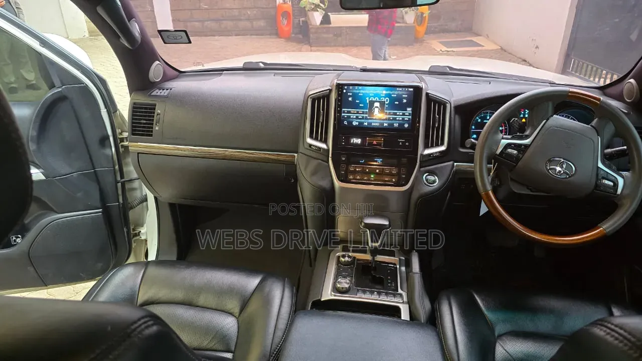 Toyota Land Cruiser 2008 White