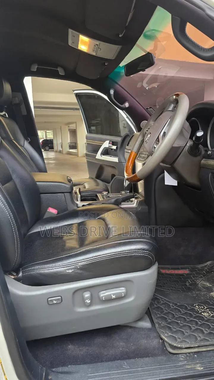 Toyota Land Cruiser 2008 White