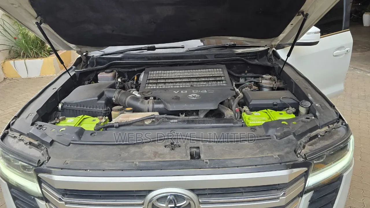 Toyota Land Cruiser 2008 White