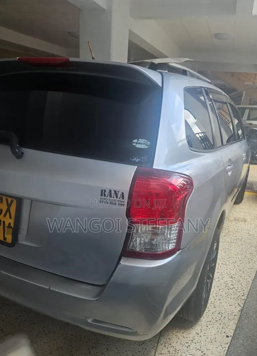 Toyota Corolla Fielder 2012 Silver