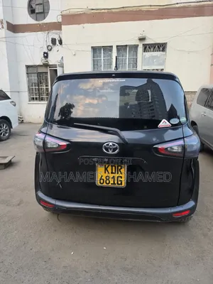 Toyota Sienta 2017 Black
