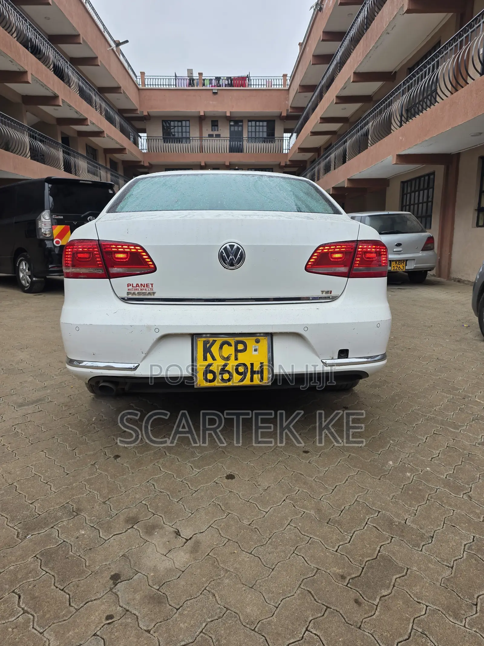 Volkswagen Passat 2011 White