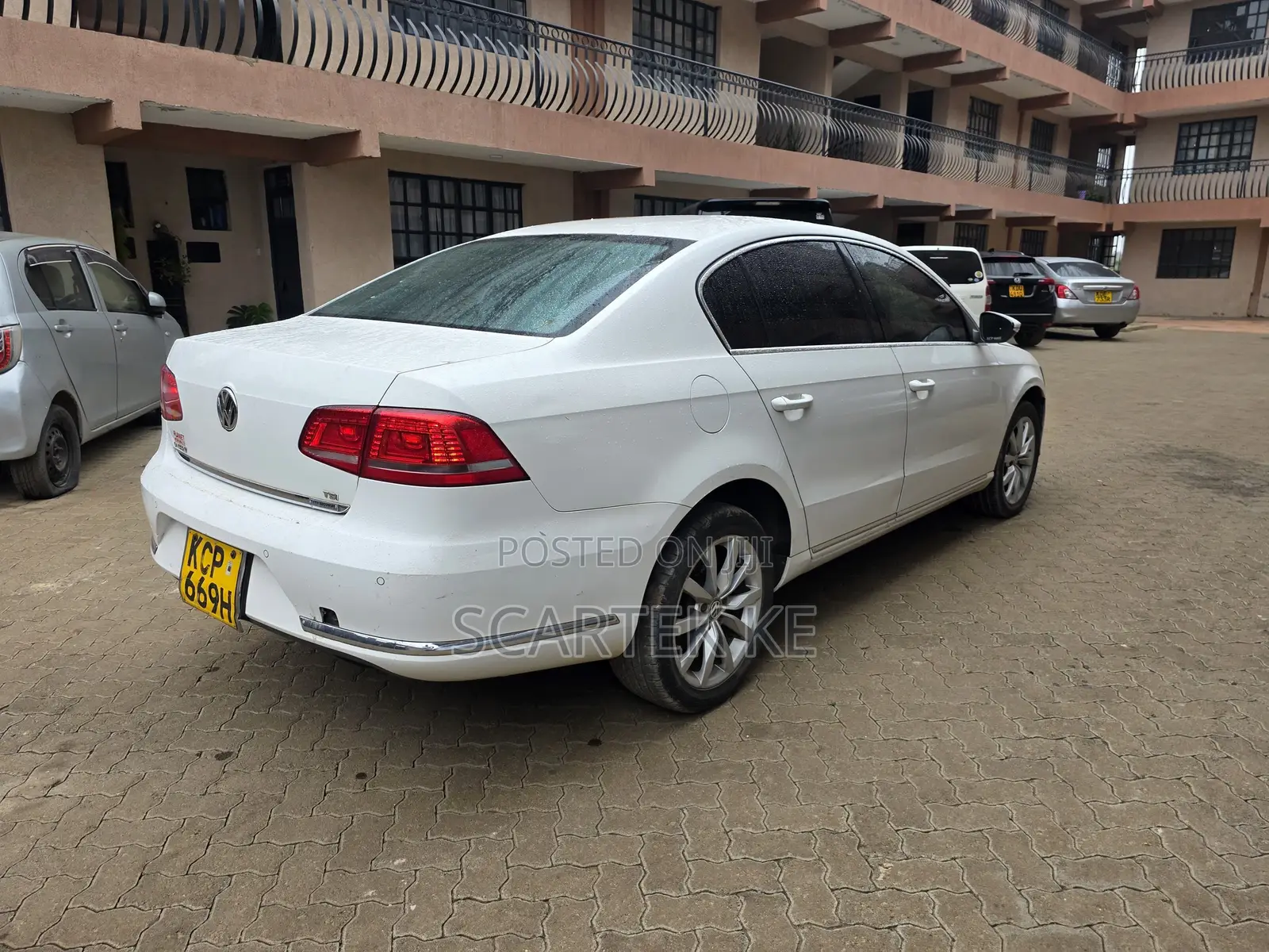 Volkswagen Passat 2011 White