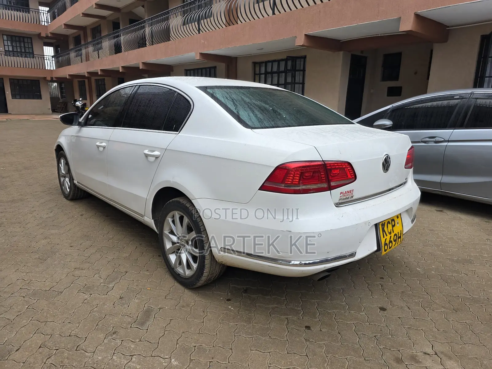Volkswagen Passat 2011 White