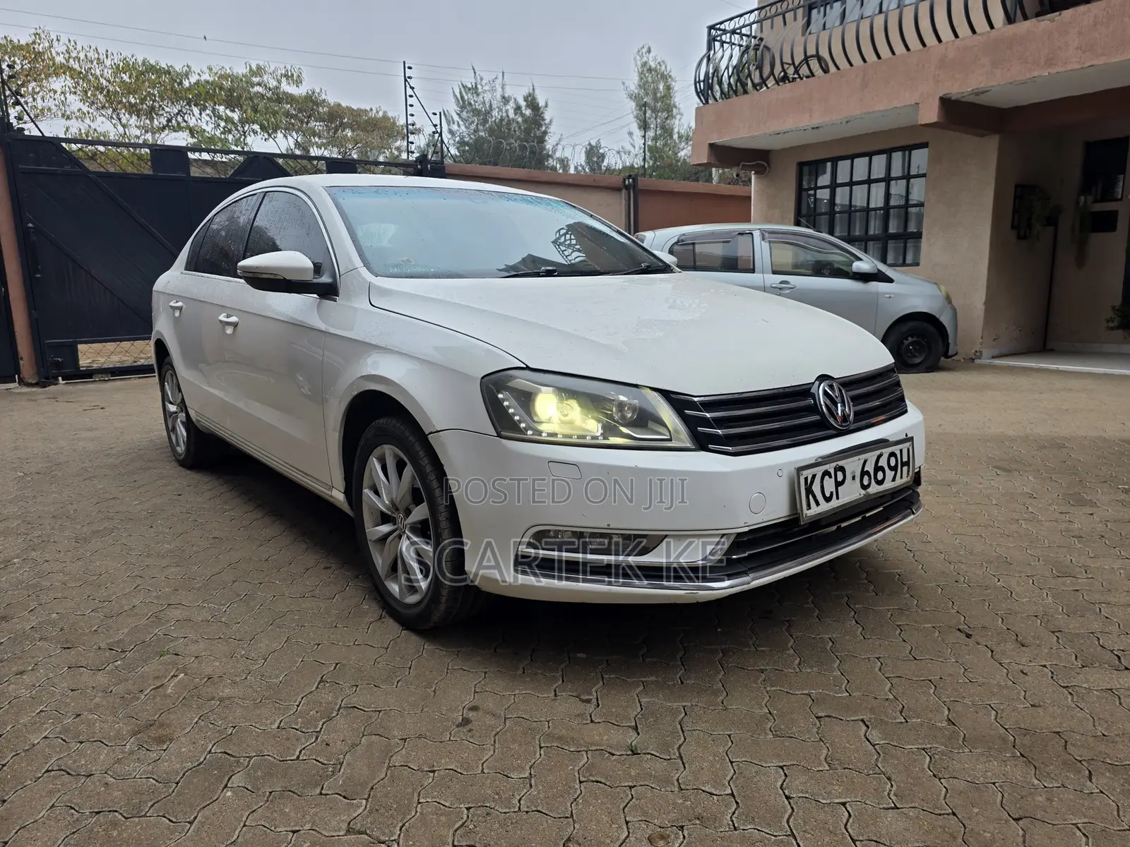 Volkswagen Passat 2011 White