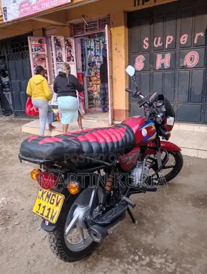Bajaj Boxer 125 2025 Red