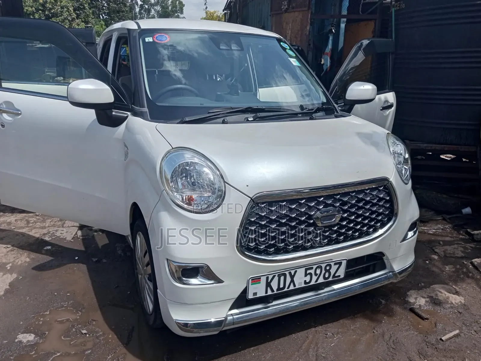Daihatsu Cast 2019 White