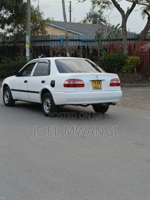 Toyota Corolla 2000 White