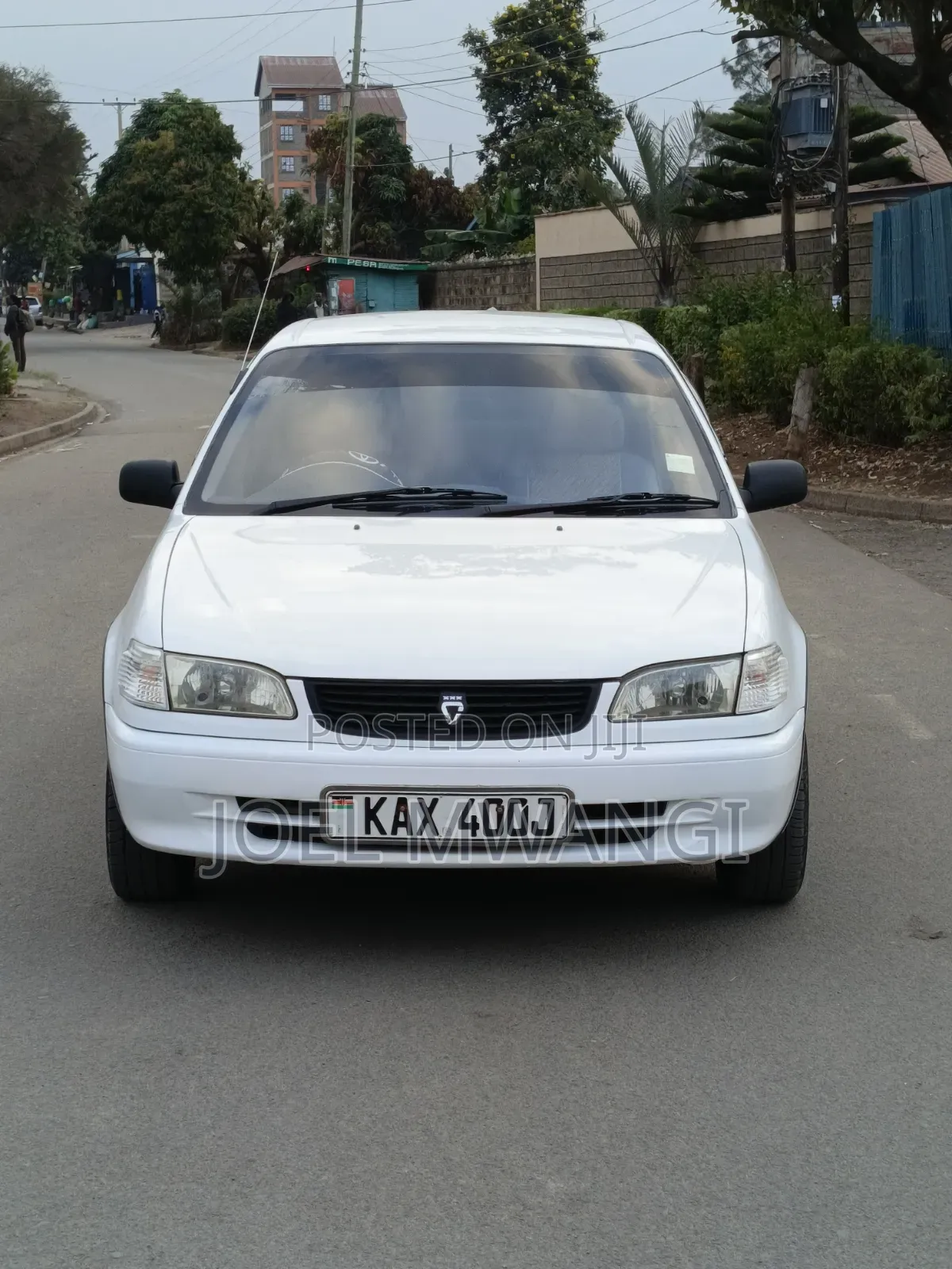 Toyota Corolla 2000 White