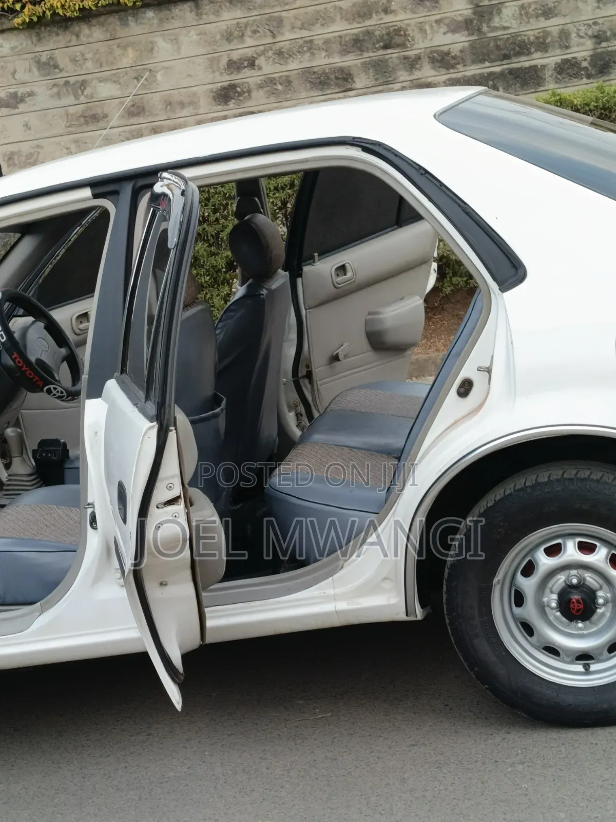 Toyota Corolla 2000 White