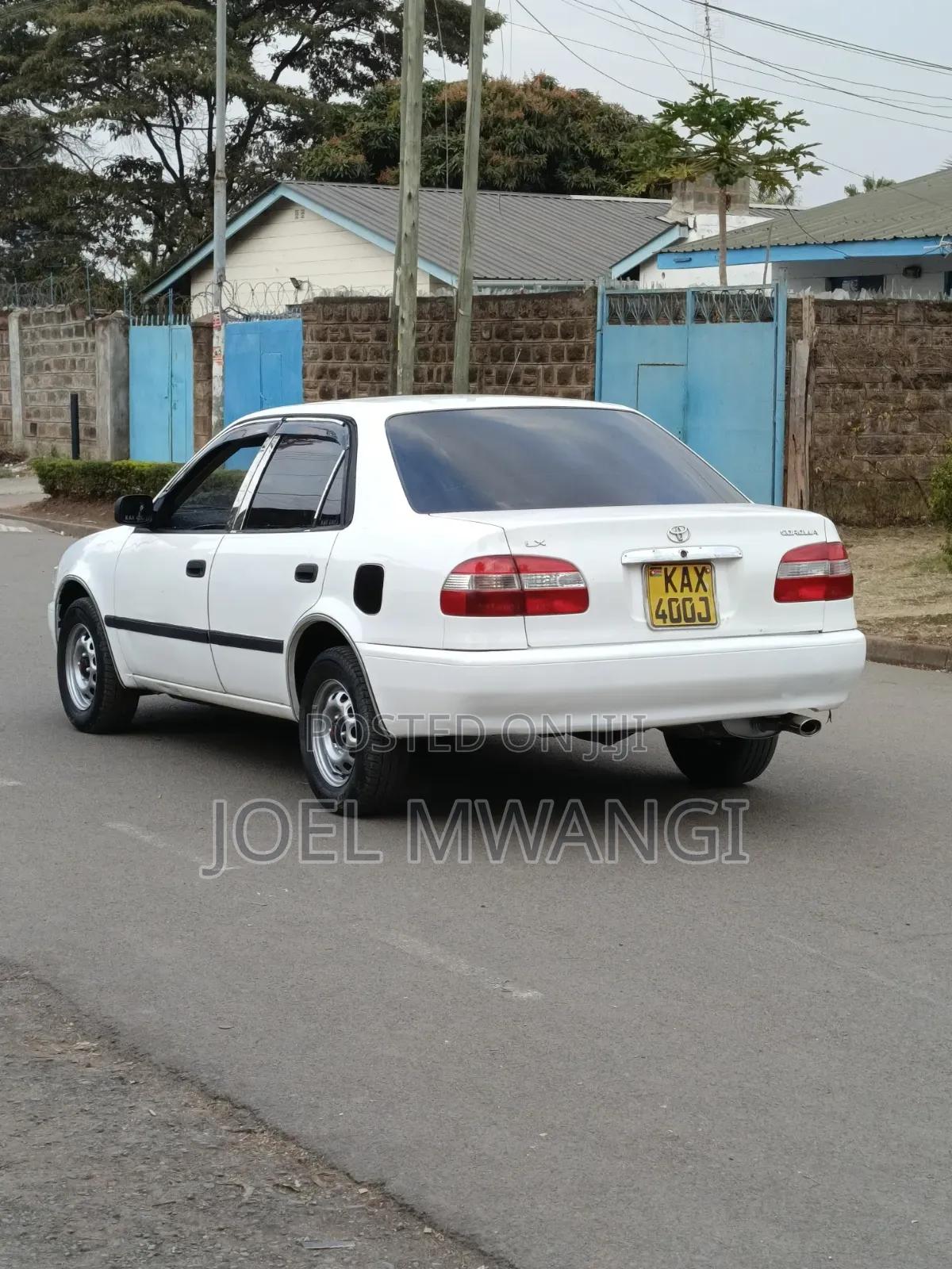 Toyota Corolla 2000 White