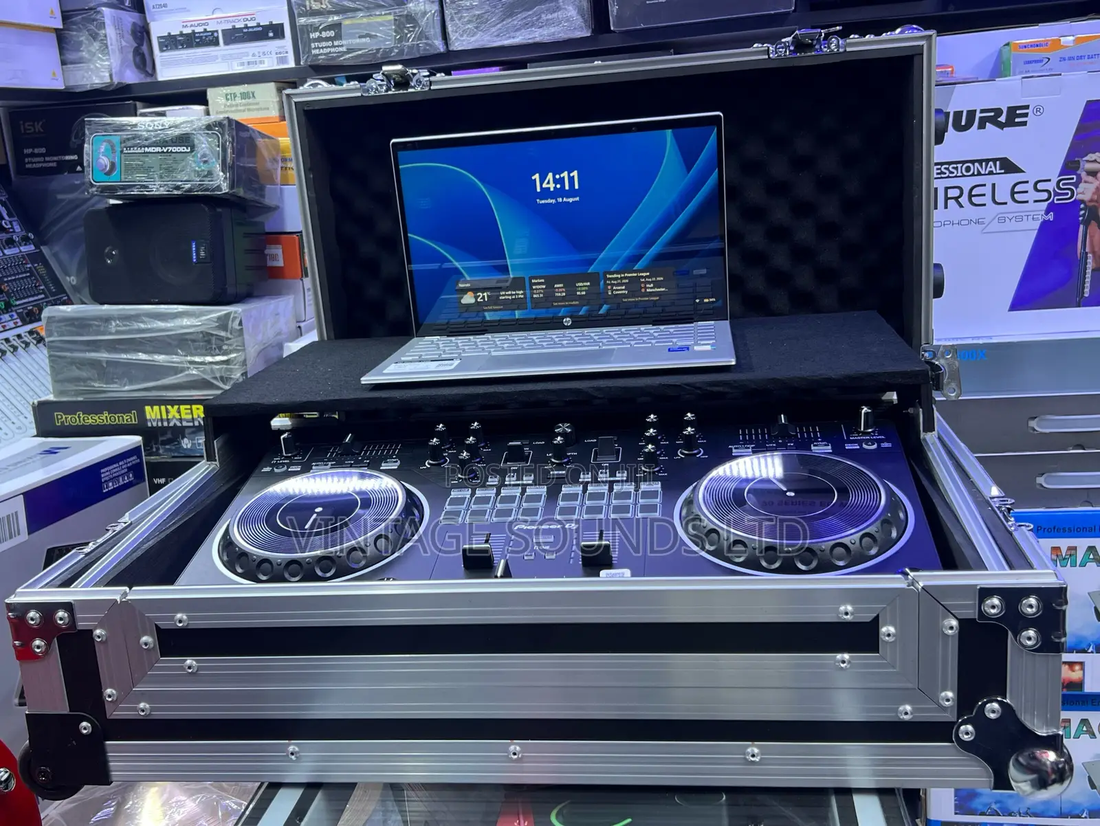 Pioneer DDJ-REV1 DJ Controller Flight Case Bundle (Serato DJ)