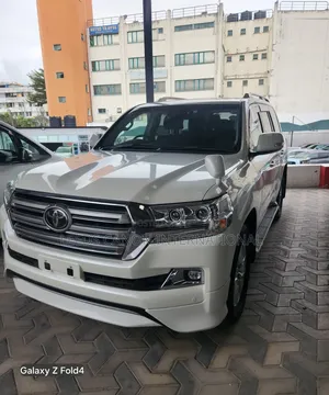 Toyota Land Cruiser 2018 White