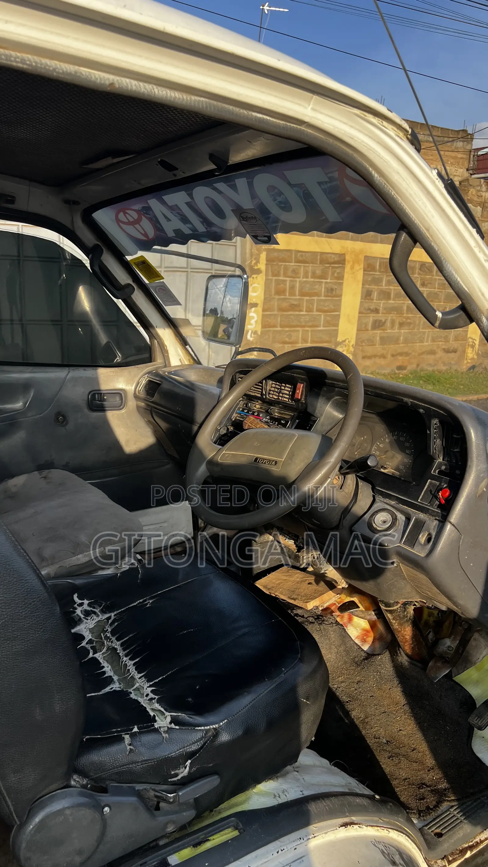 Toyota HiAce 1999 White