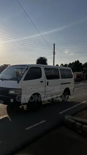Toyota HiAce 1999 White