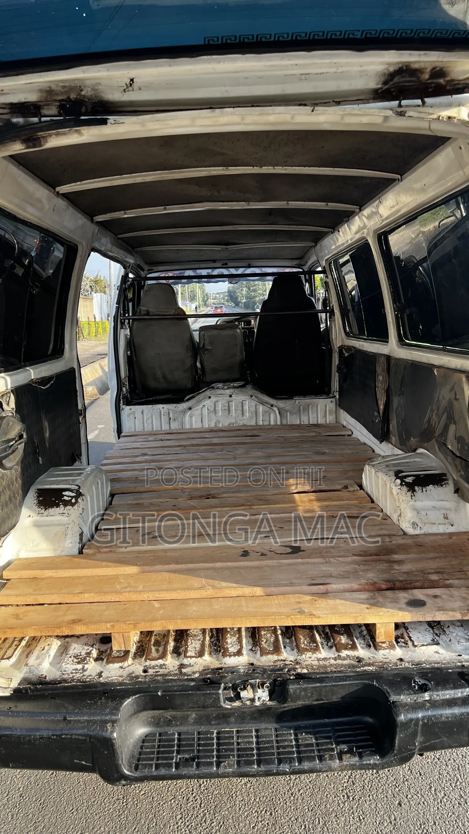 Toyota HiAce 1999 White