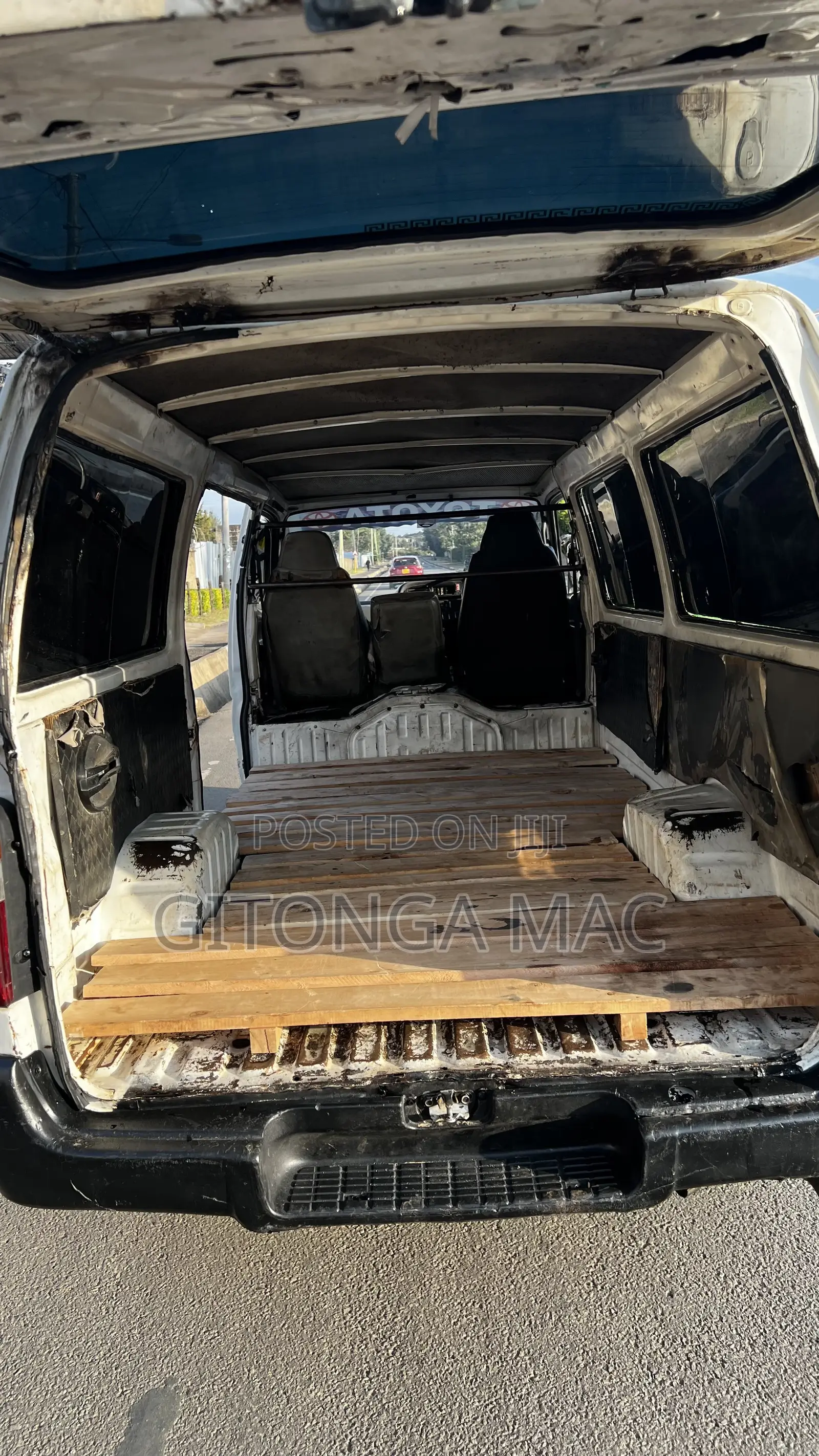 Toyota HiAce 1999 White
