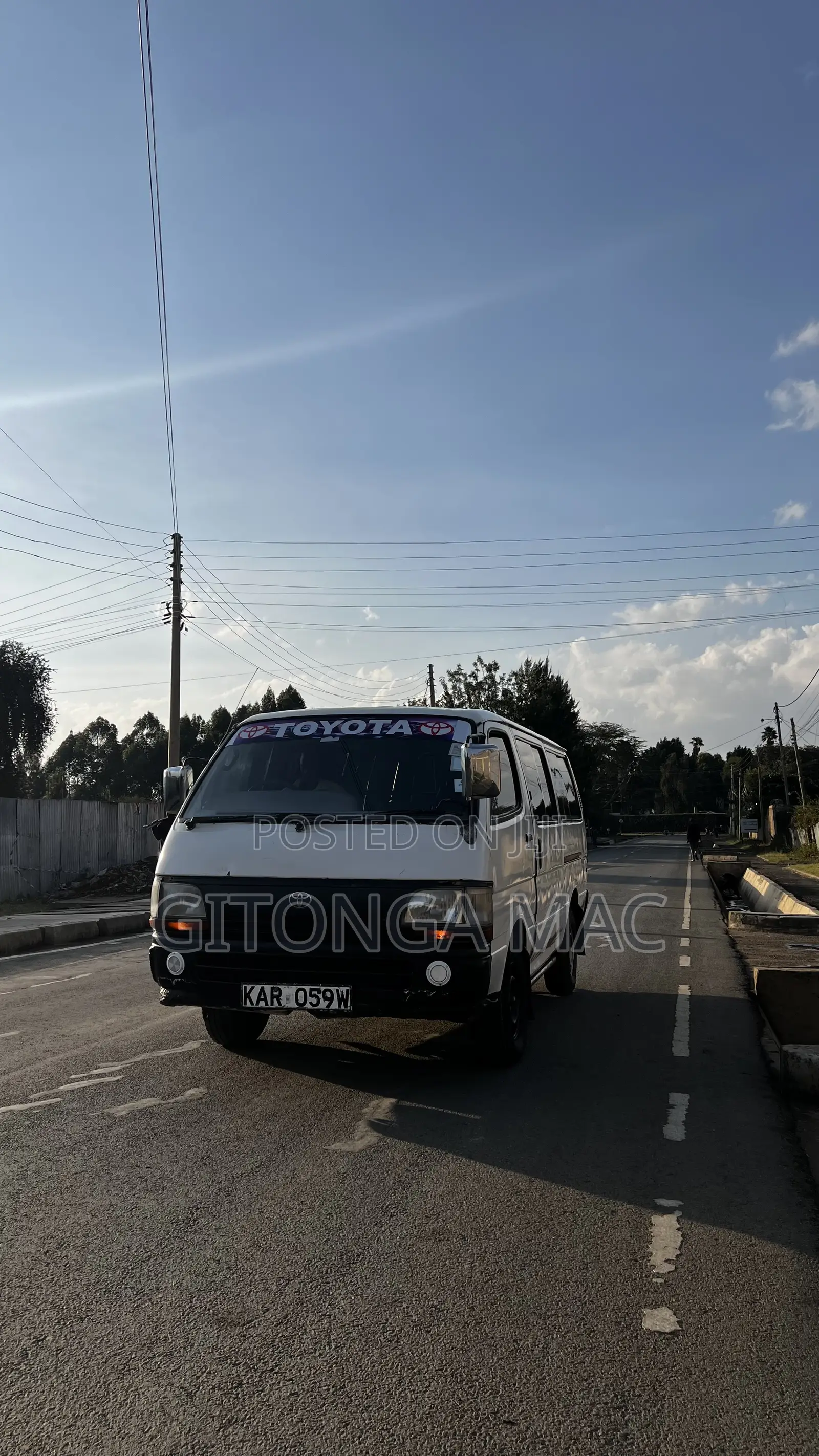 Toyota HiAce 1999 White