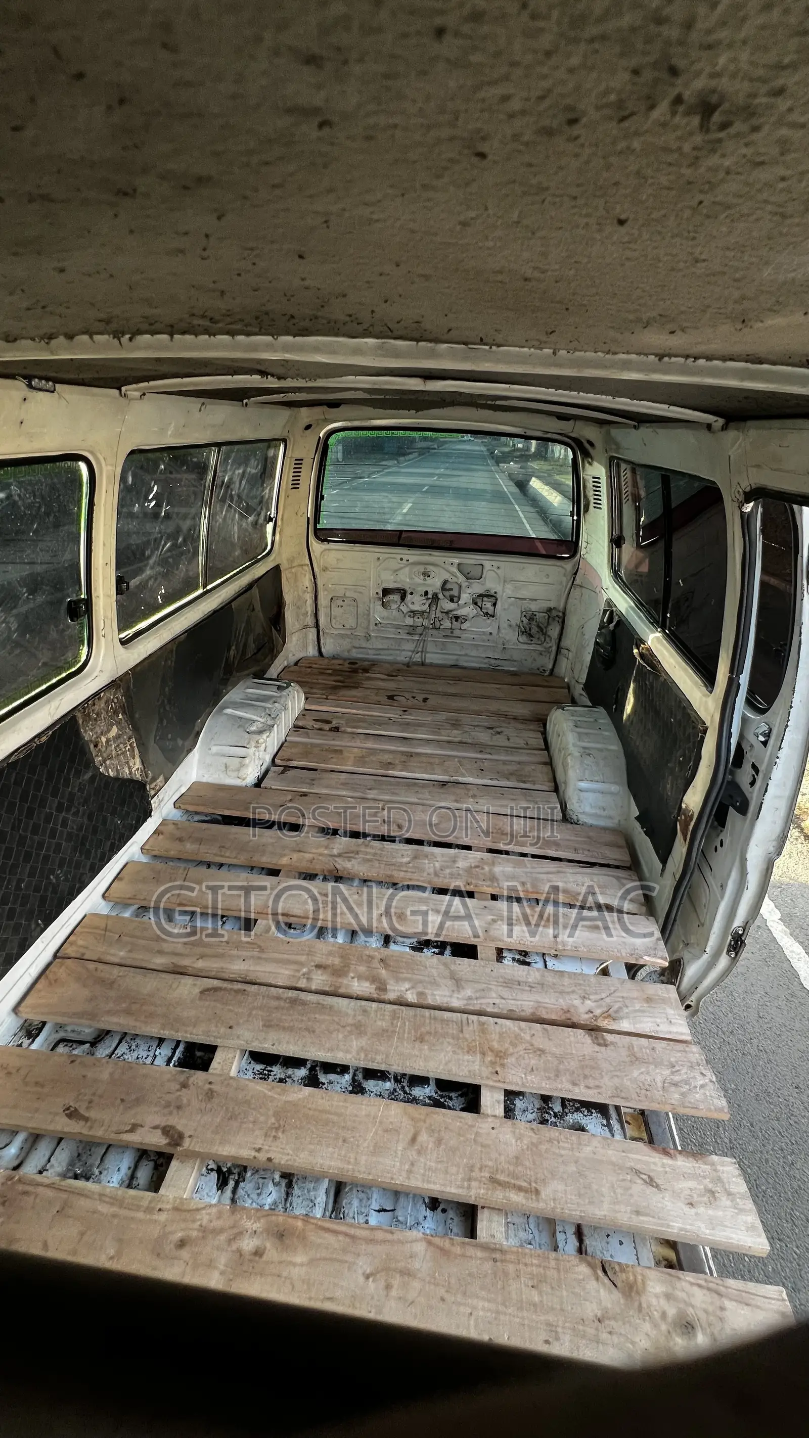 Toyota HiAce 1999 White