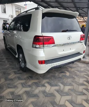 Toyota Land Cruiser 2018 White