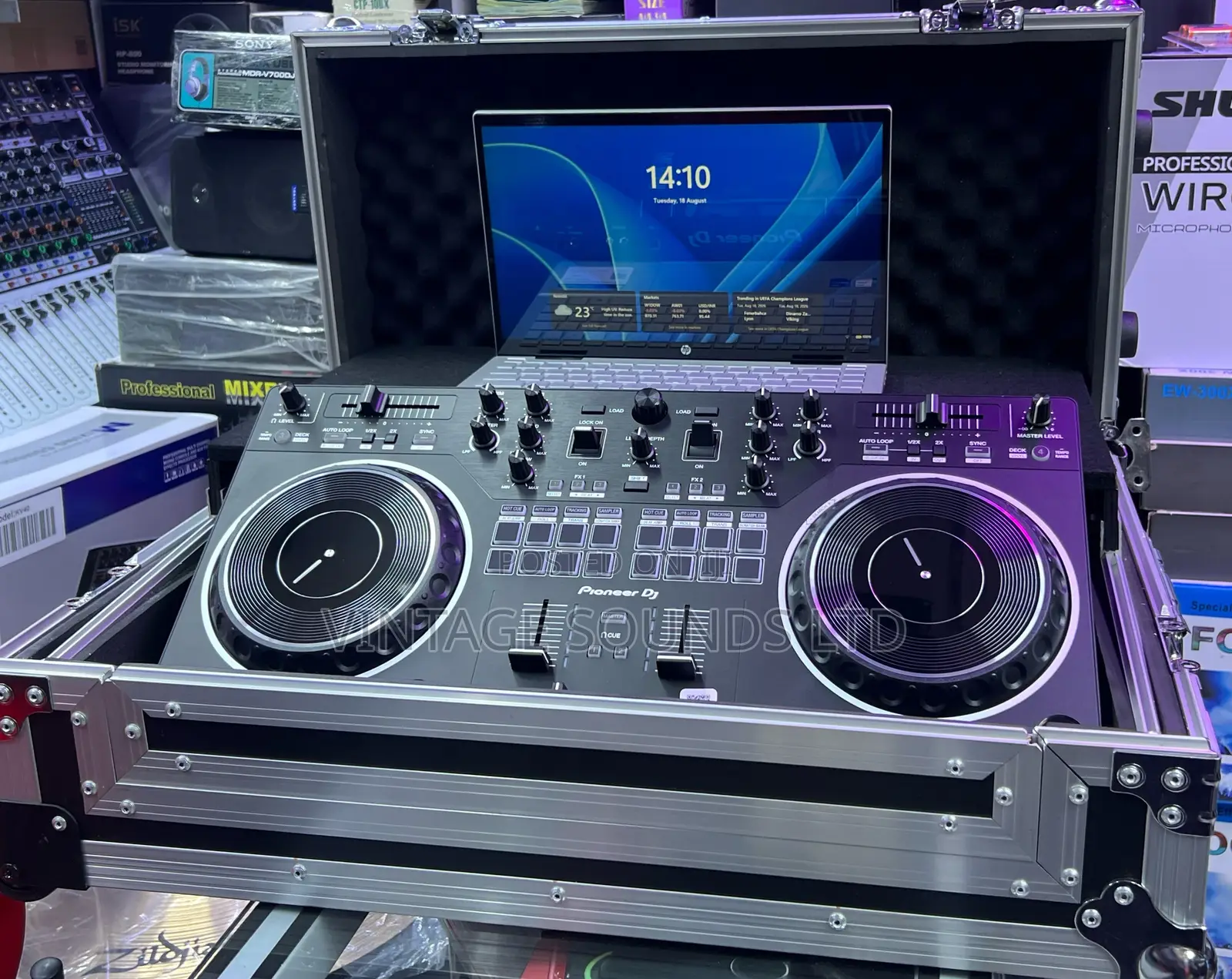 Pioneer DDJ-REV1 DJ Controller With Flight Case – Perfect Condition