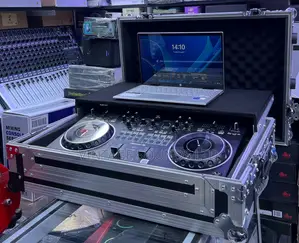 Pioneer DDJ-REV1 DJ Controller With Flight Case – Perfect Condition