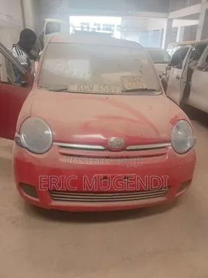 Toyota Sienta 2013 Red