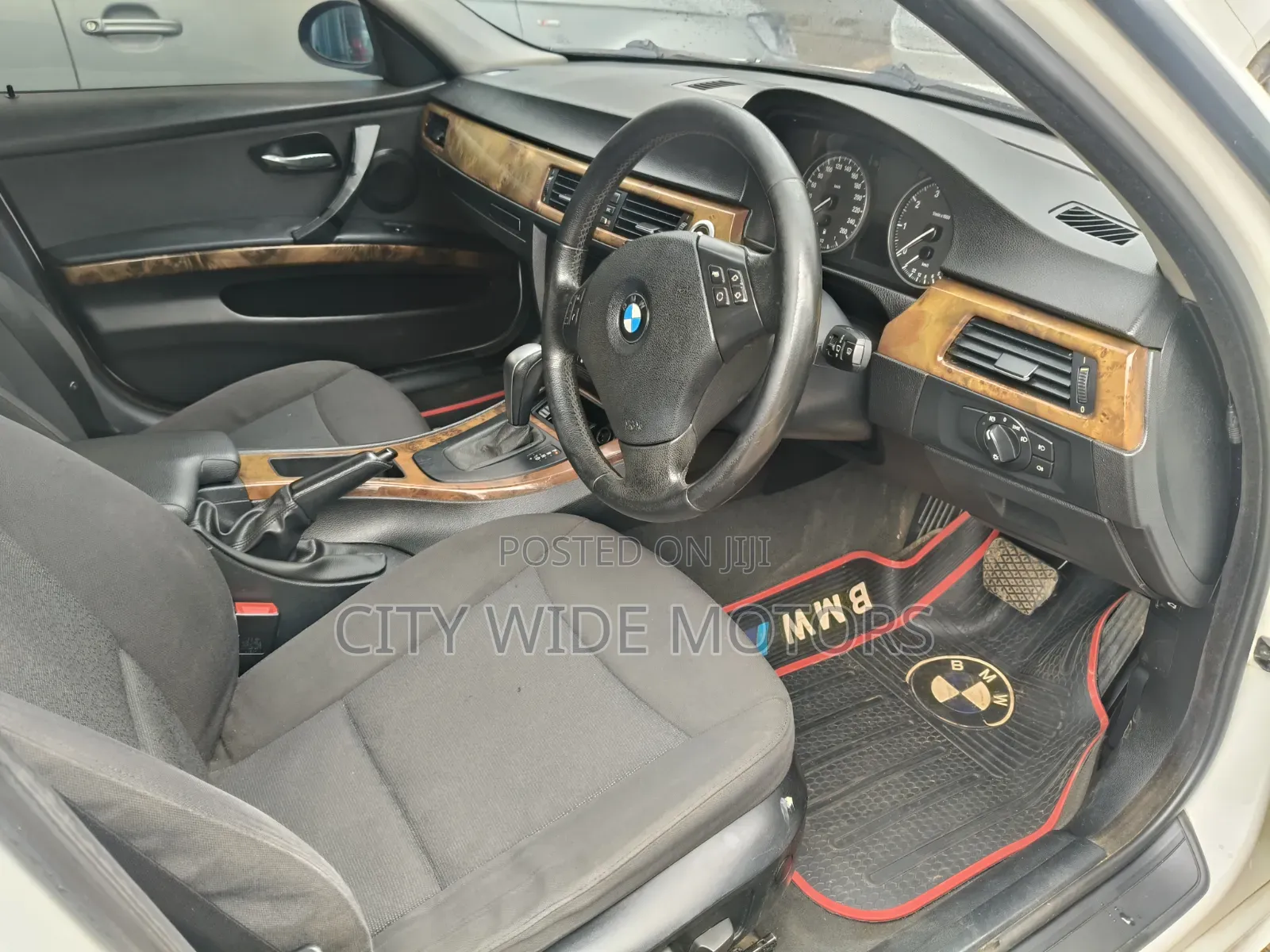 BMW 320i 2009 White