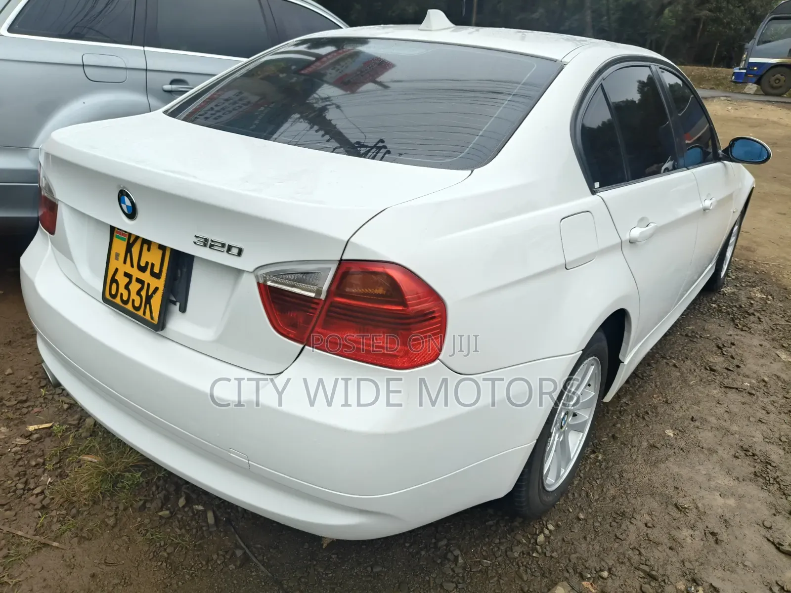 BMW 320i 2009 White