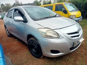 Toyota Belta 2010 Silver