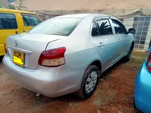 Toyota Belta 2010 Silver