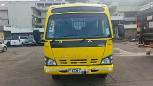 Isuzu NQR 2017 Yellow