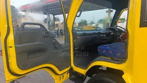 Isuzu NQR 2017 Yellow