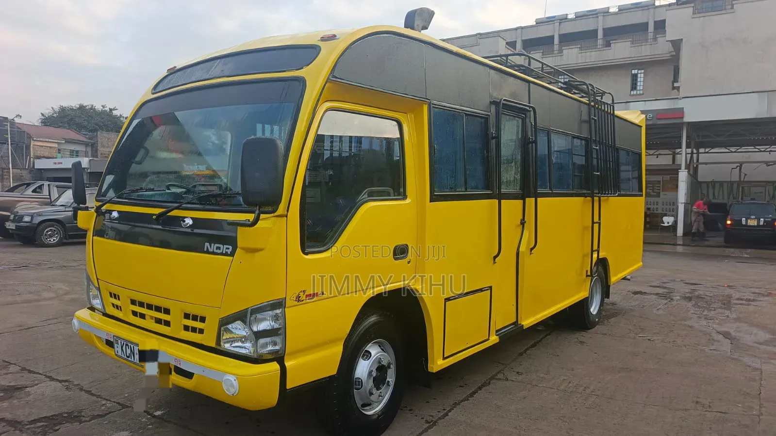 Isuzu NQR 2017 Yellow