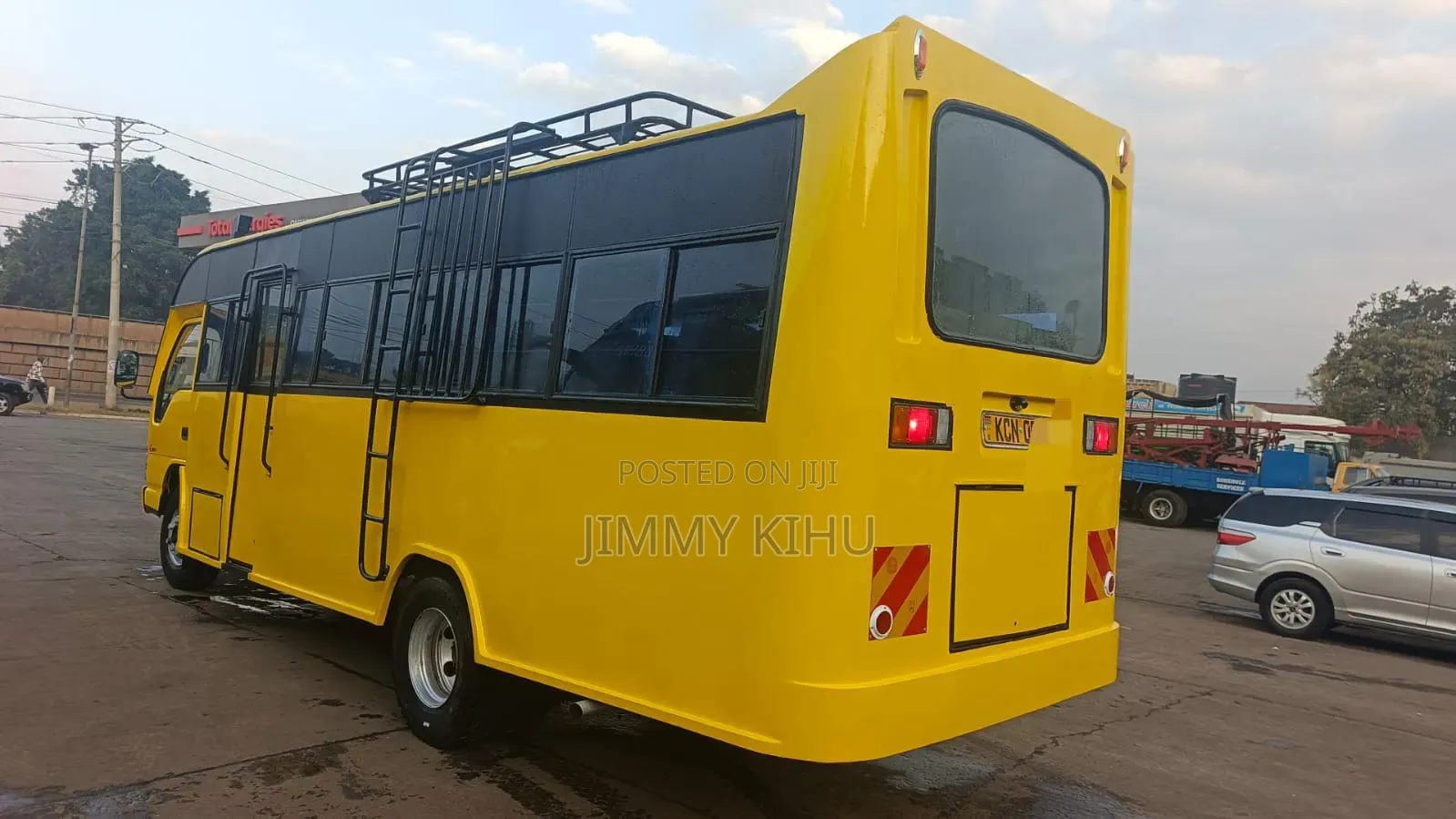 Isuzu NQR 2017 Yellow