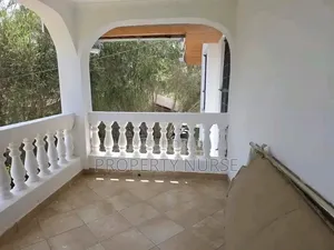 4bdrm Maisonette in Gateway Mall Area for rent