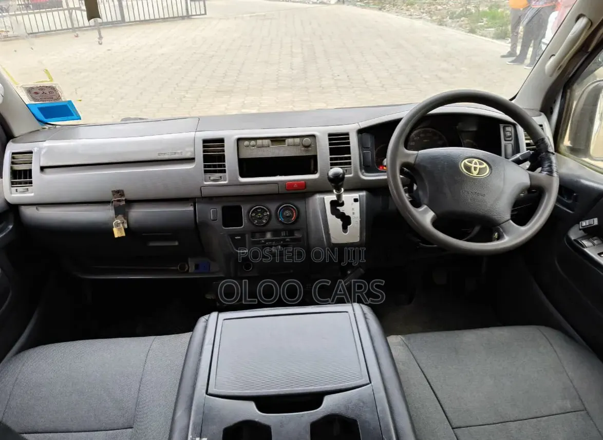 Toyota HiAce 2013 White