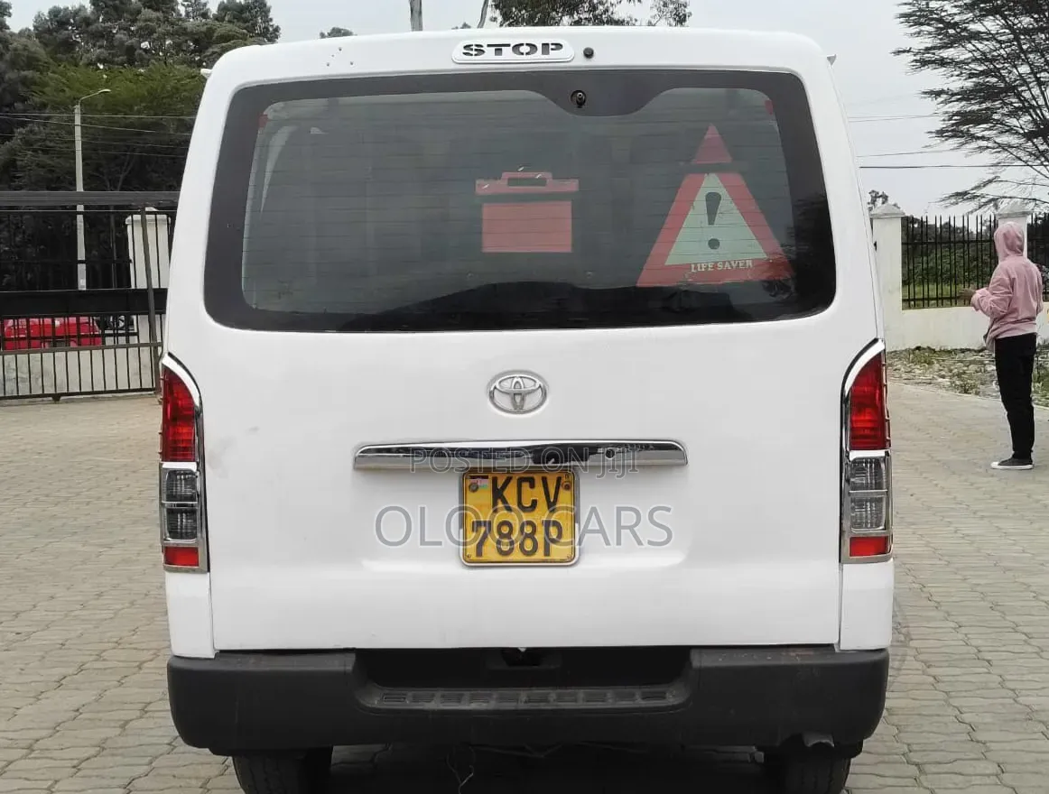 Toyota HiAce 2013 White