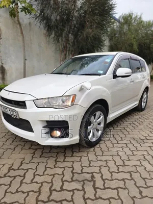Mitsubishi Outlander 2012 Pearl