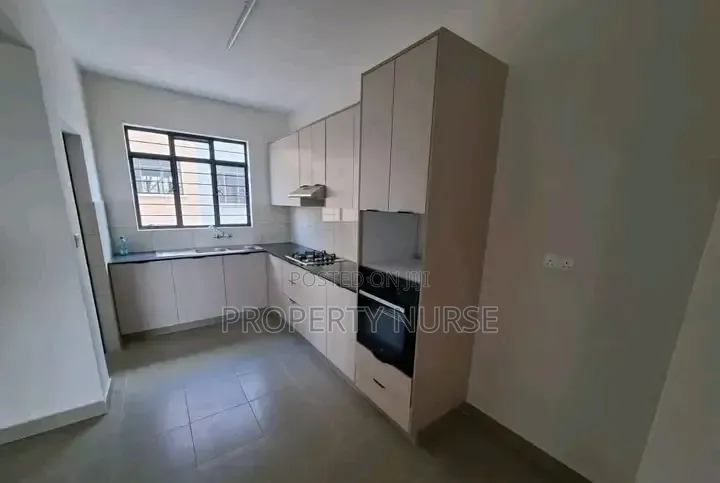 2bdrm Apartment in Gateway Mall Area for sale