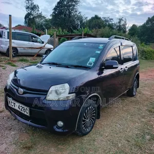 Toyota Sienta 2013 Maroon