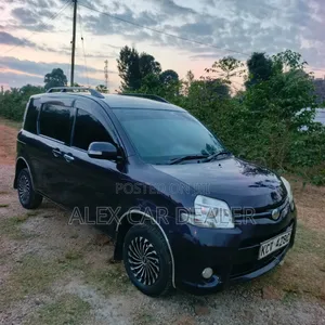 Toyota Sienta 2013 Maroon