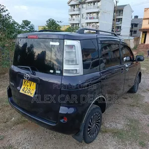 Toyota Sienta 2013 Maroon