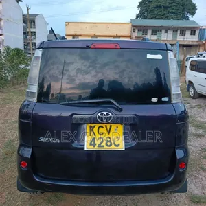 Toyota Sienta 2013 Maroon