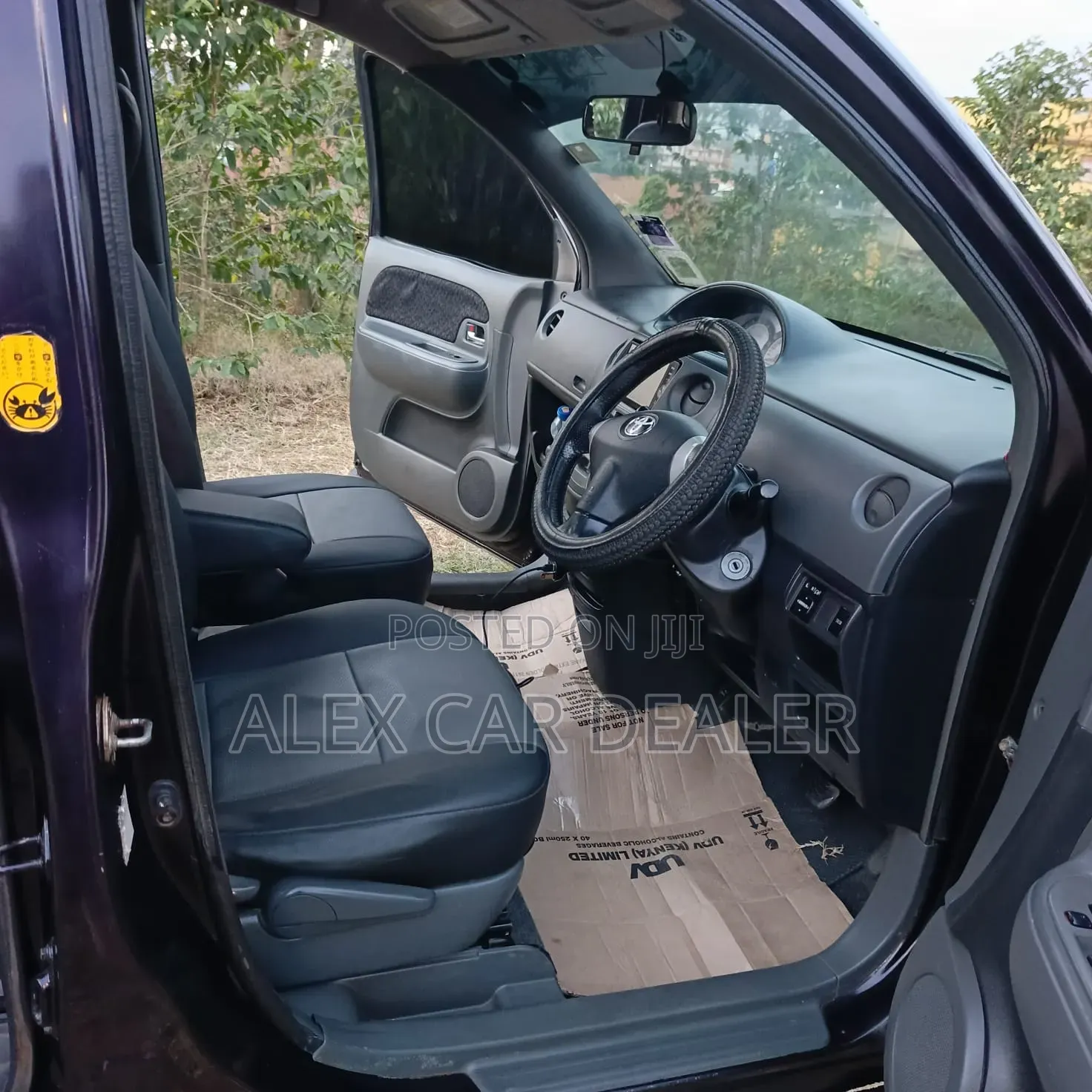 Toyota Sienta 2013 Maroon