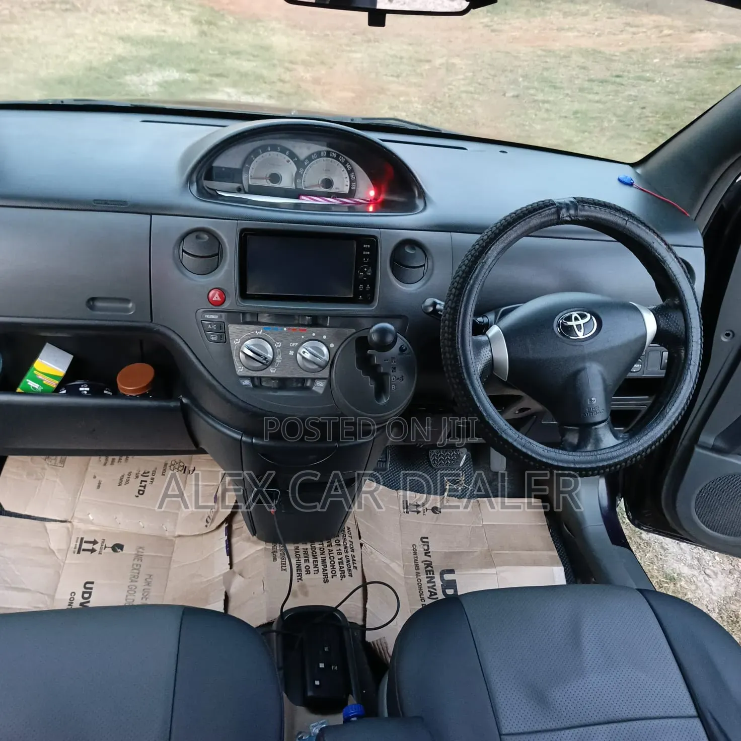 Toyota Sienta 2013 Maroon