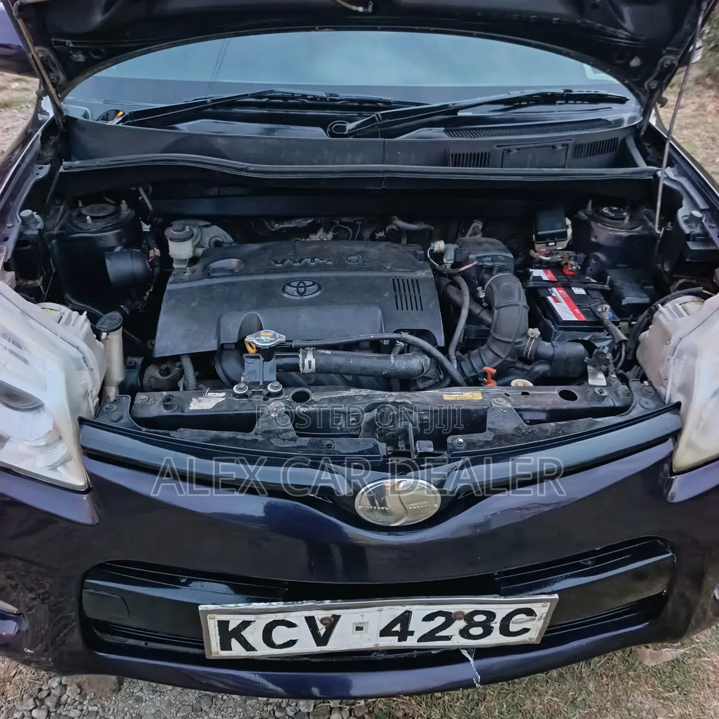Toyota Sienta 2013 Maroon