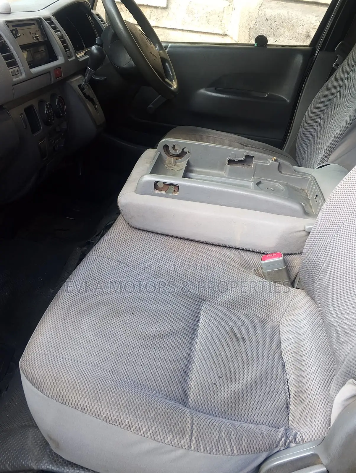Toyota HiAce 2006 Black