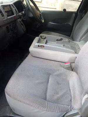Toyota HiAce 2006 Black